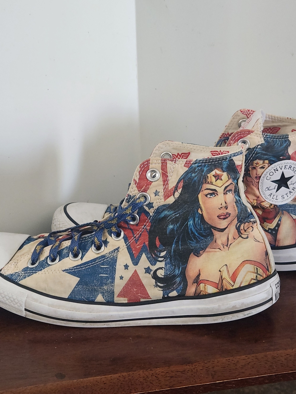 Converse Wonder Woman 11.5 Men's 9.5 High Top Canvas Graphic Sneakers